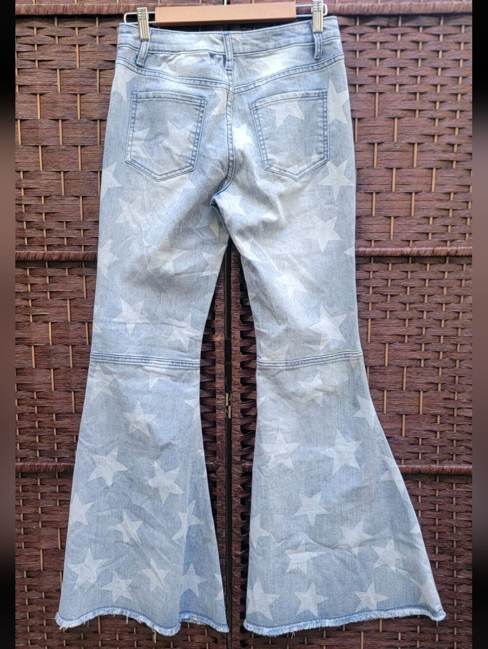 Easel Star-Print Light Wash Flared Jeans Size L ๐ฅ - Picture 2 of 6